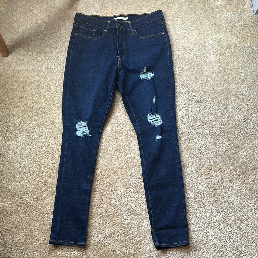 Womens Levis 311. Size 31